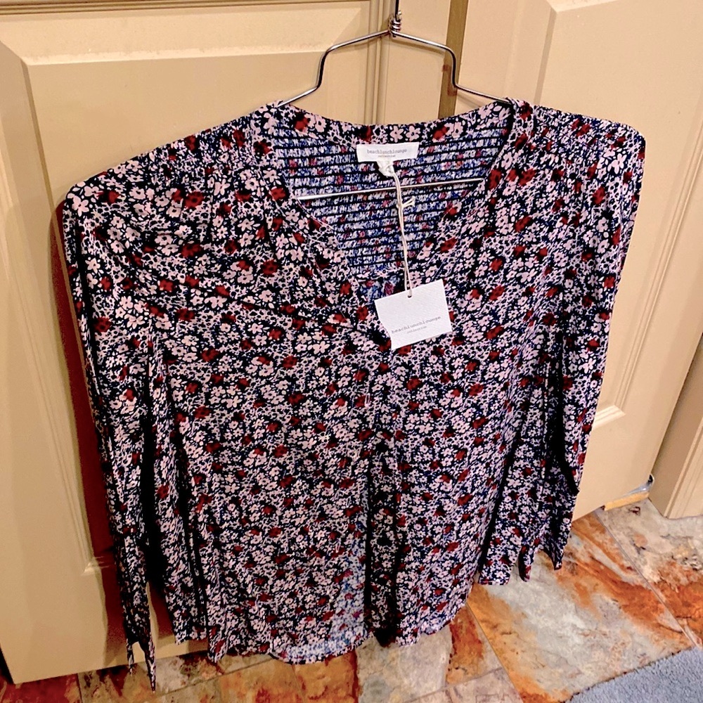 Beach lunch lounge top.  floral design. Rayon. Never worn!